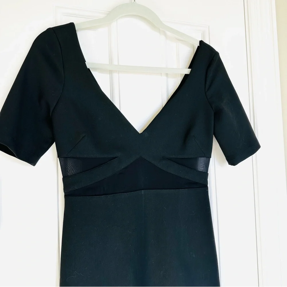 Elizabeth and James Black V-Neck Sheath Dress - Picture 4 of 12